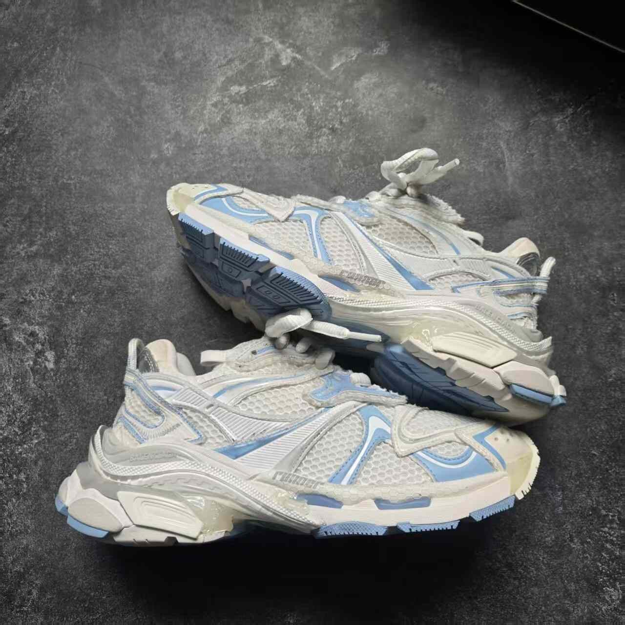 Balenciaga Balenciaga Running Blue Lowtop Sneakers 38 Women Size US 7.5 / IT 37.5 - 6 Thumbnail