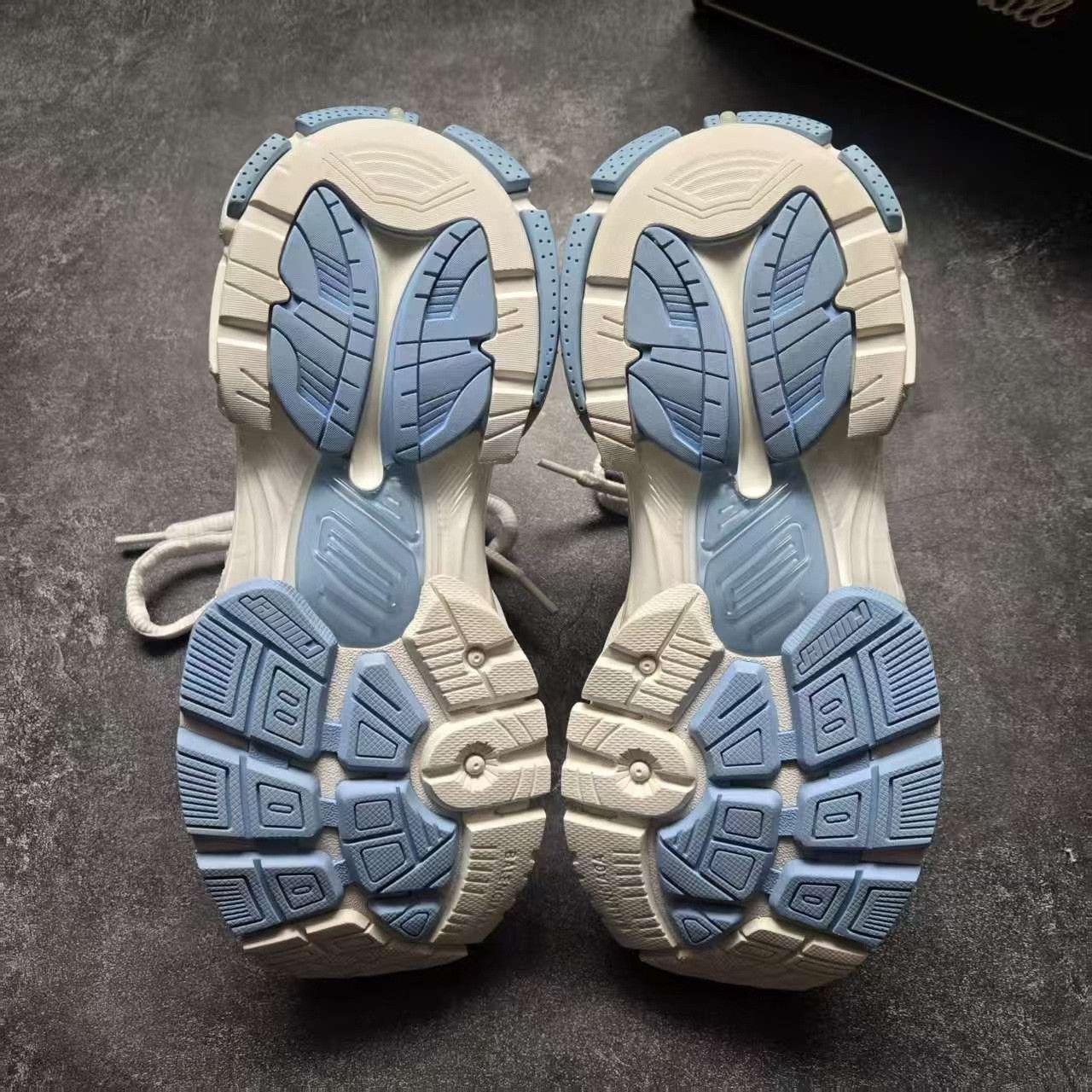 Balenciaga Balenciaga Running Blue Lowtop Sneakers 38 Women Size US 7.5 / IT 37.5 - 8 Thumbnail