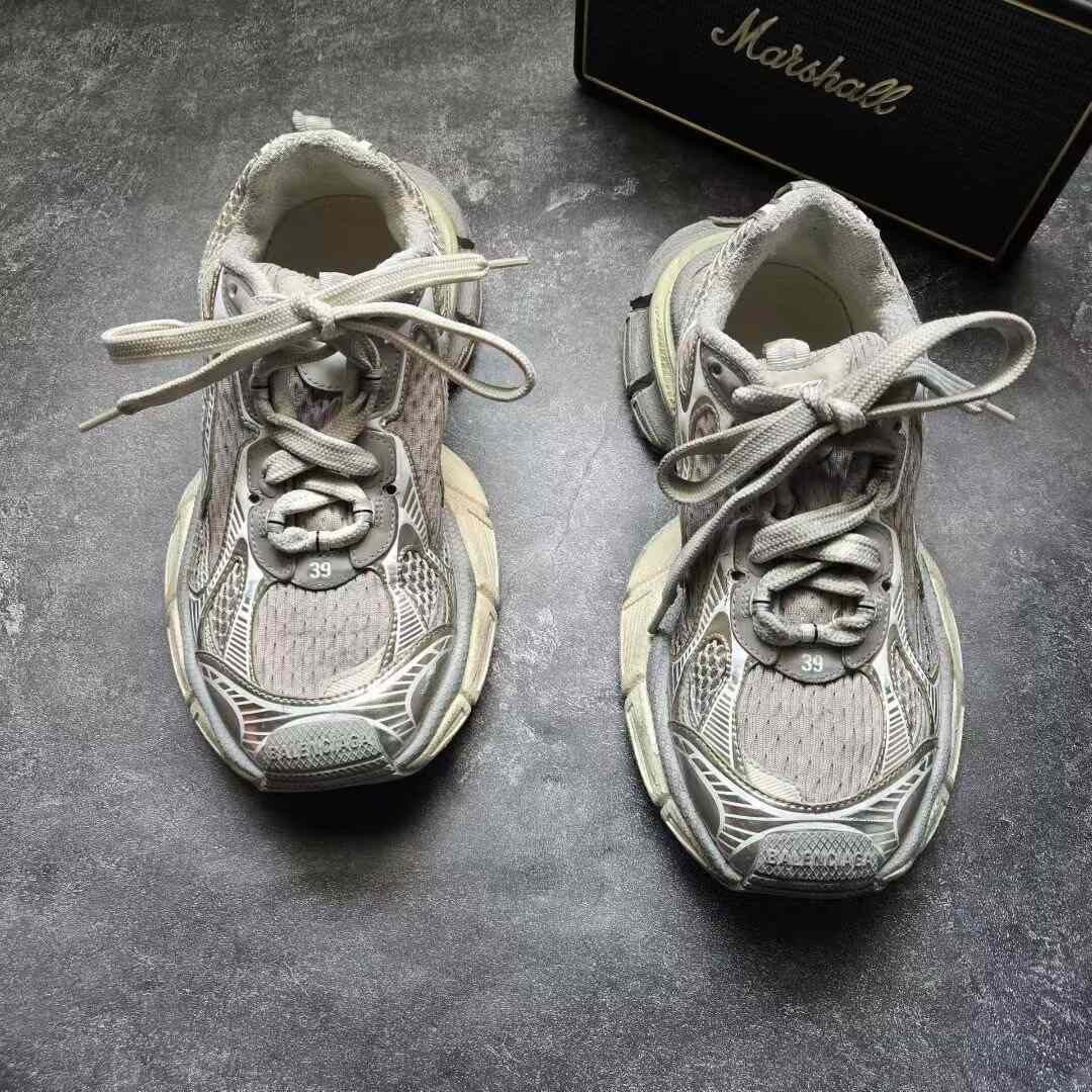 Balenciaga Balenciaga Beige Lowtop Sneakers XXXL Women Size US 8 / IT 38 - 2 Thumbnail