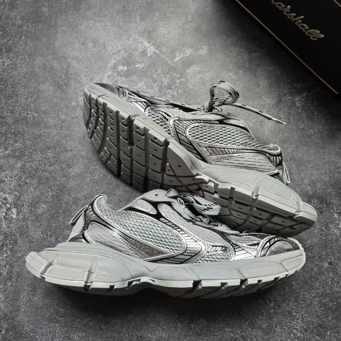 Balenciaga Balenciaga Silver Lowtop Sneakers XXXL Men Size US 10 / EU 43 - 7 Thumbnail
