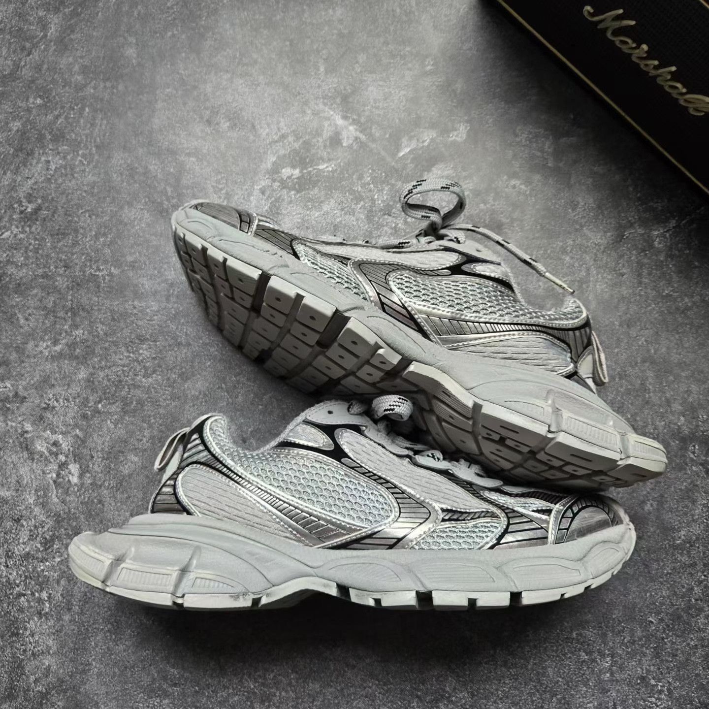 Balenciaga Balenciaga Silver Lowtop Sneakers XXXL Men Size US 10 / EU 43 - 8 Thumbnail
