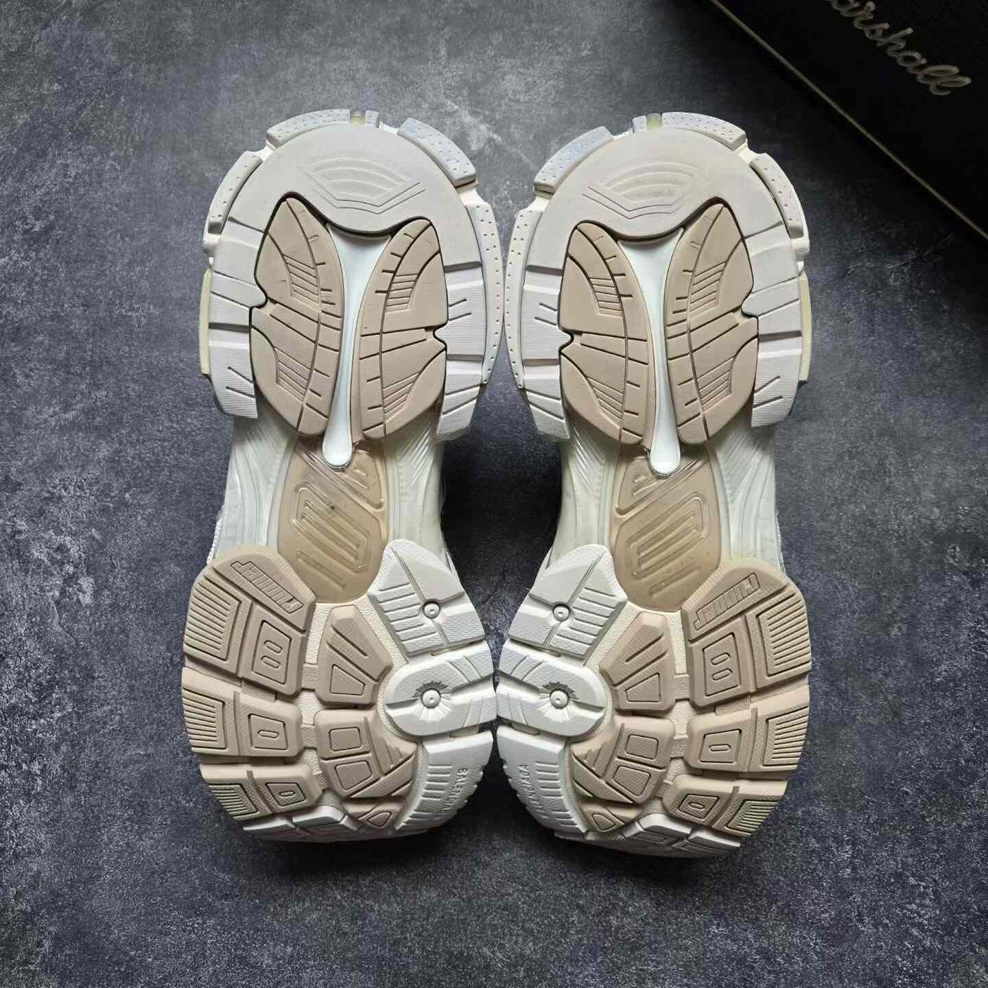 Balenciaga Balenciaga Running White Lowtop Sneakers 41 Men Size US 8.5 / EU 41-42 - 7 Thumbnail