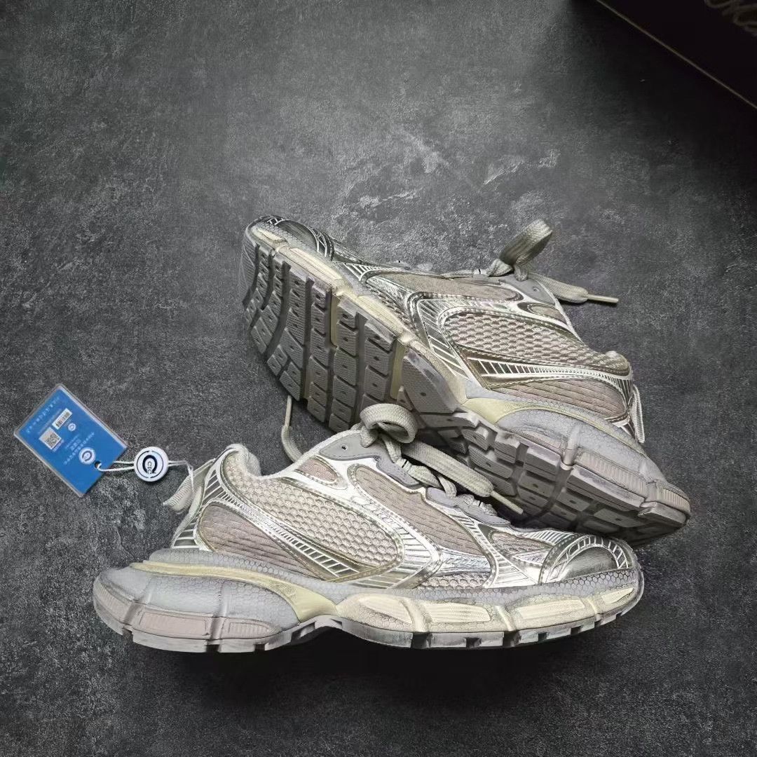 Balenciaga Balenciaga Beige Lowtop Sneakers XXXL Women Size US 8 / IT 38 - 9 Thumbnail
