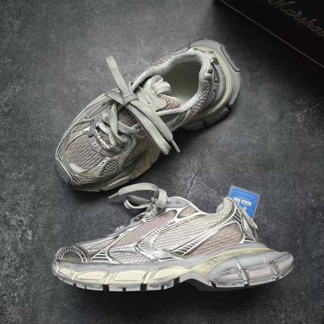 Balenciaga Balenciaga Beige Lowtop Sneakers XXXL Women Size US 8 / IT 38 - 4 Thumbnail