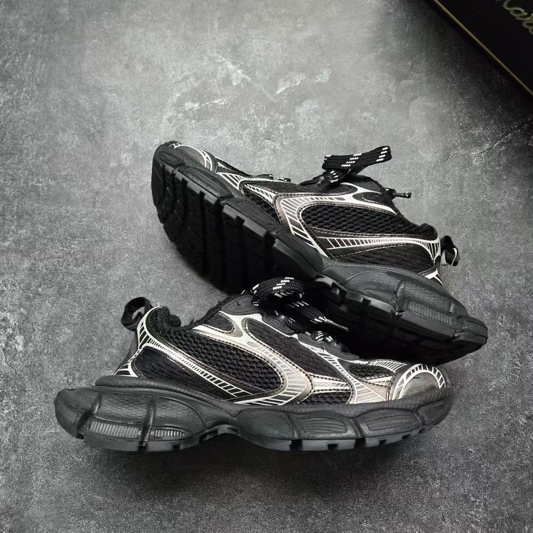 Balenciaga Balenciaga Silver Lowtop Sneakers XXXL Women Size US 8 / IT 38 - 9 Thumbnail