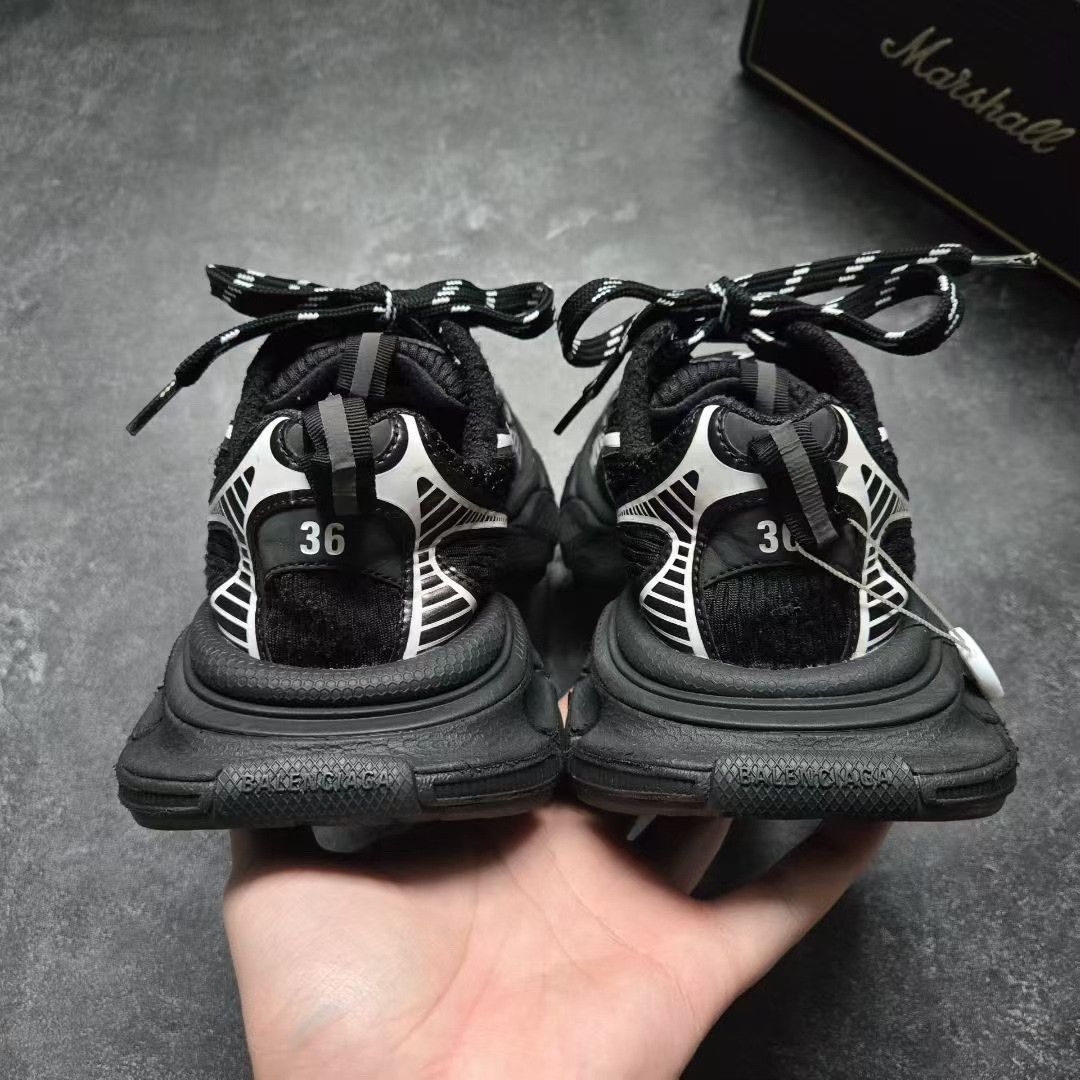 Balenciaga Balenciaga Silver Lowtop Sneakers XXXL Women Size US 8 / IT 38 - 2 Thumbnail