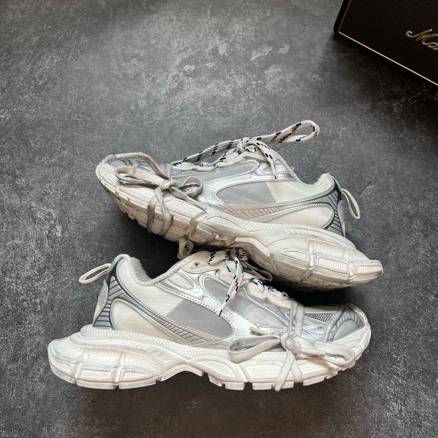 Balenciaga Balenciaga White Lowtop Sneakers XXXL Women Size US 8 / IT 38 - 2 Thumbnail