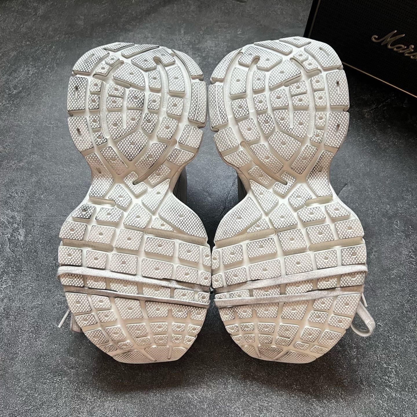 Balenciaga Balenciaga White Lowtop Sneakers XXXL Women Size US 8 / IT 38 - 7 Thumbnail