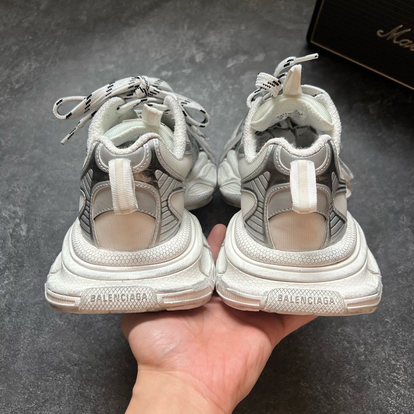 Balenciaga Balenciaga White Lowtop Sneakers XXXL Women Size US 8 / IT 38 - 6 Thumbnail