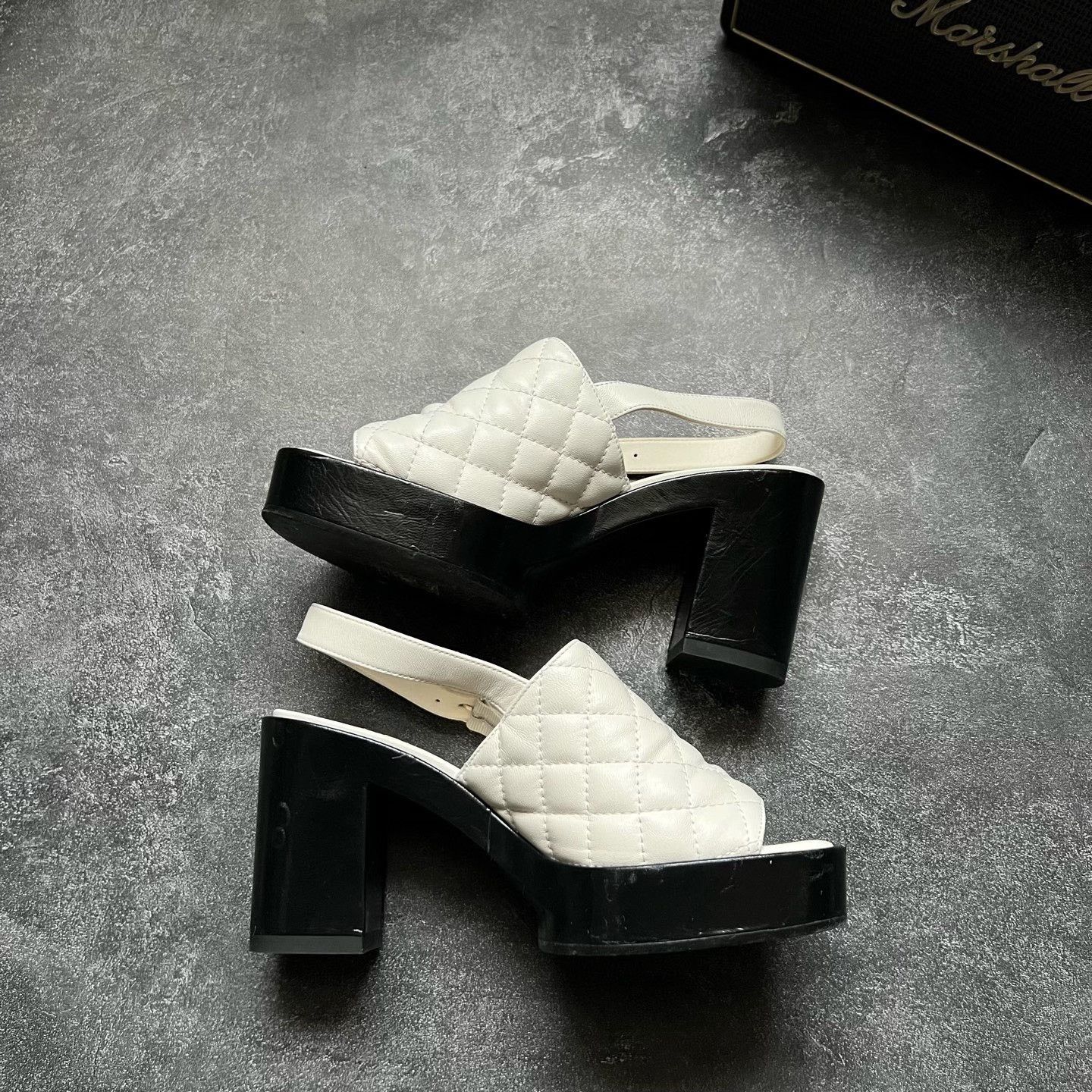 Chanel Chanel Plaid White Lowtop Sneakers 24 Women Size US 8 / IT 38 - 2 Thumbnail
