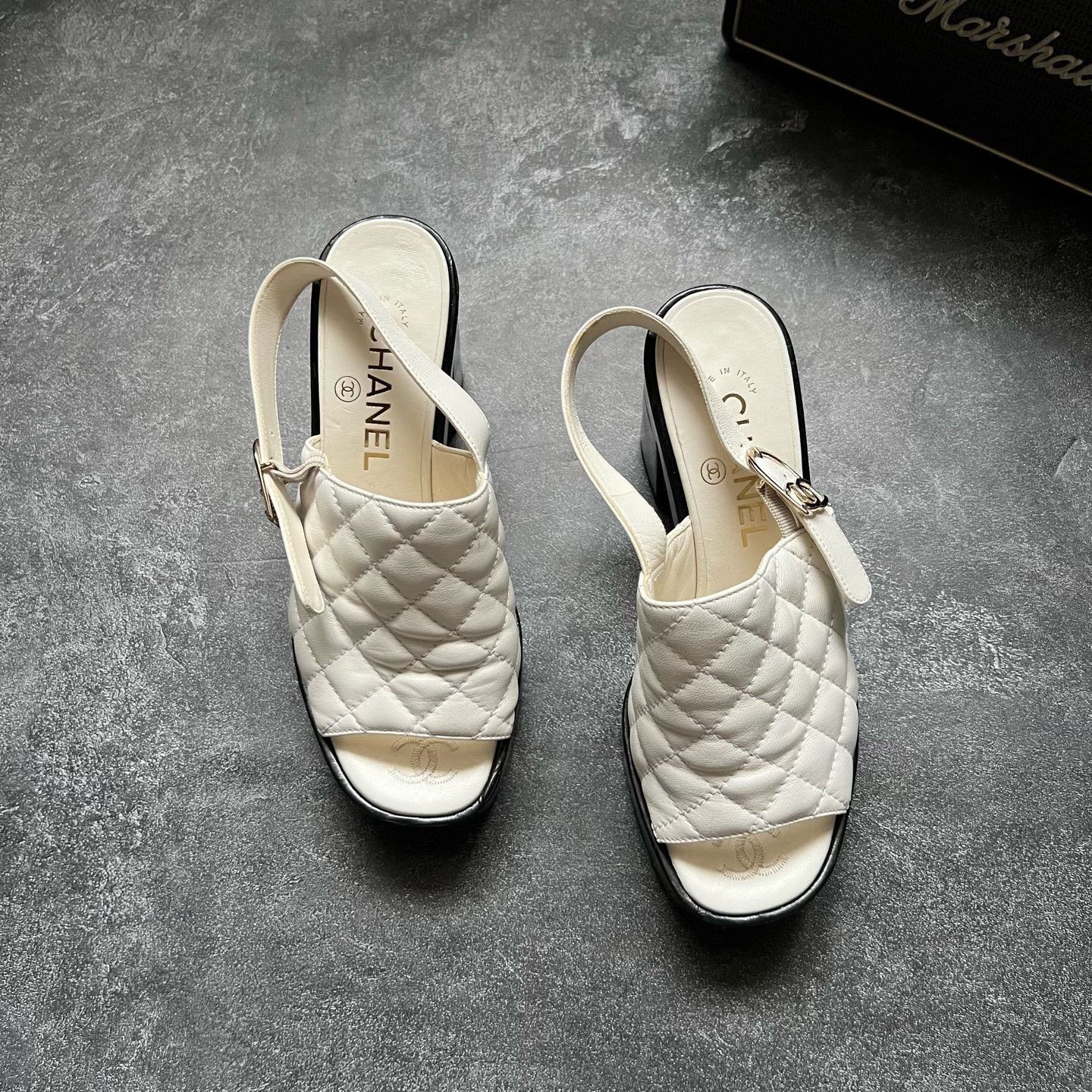 Chanel Chanel Plaid White Lowtop Sneakers 24 Women Size US 8 / IT 38 - 3 Thumbnail