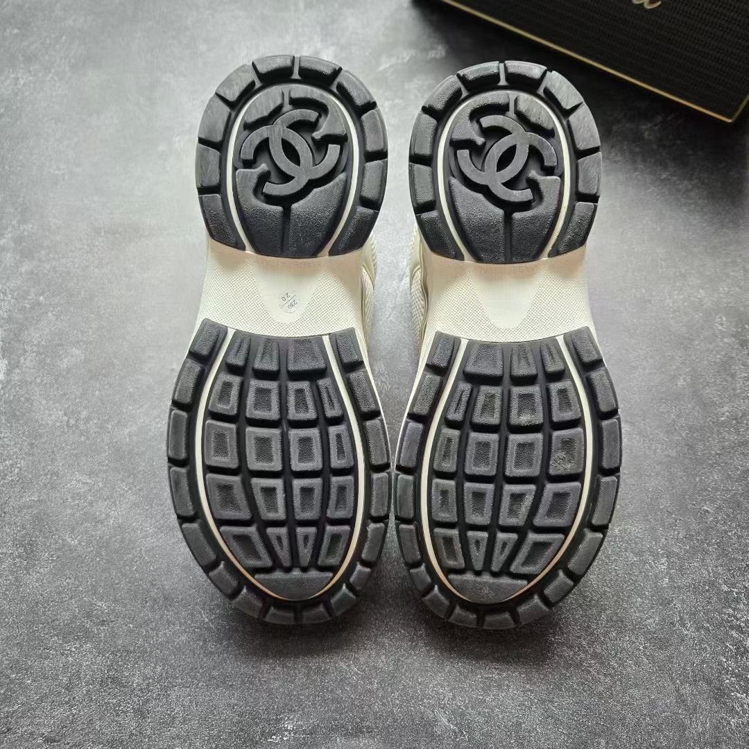 Chanel Chanel Gold Lowtop Sneakers 36 Women Size US 6 / IT 36 - 7 Thumbnail