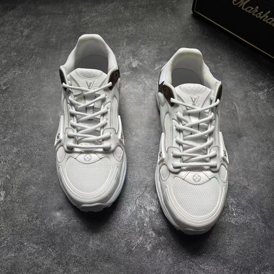 Louis Vuitton Louis Vuitton Lowtop Sneakers 25 Women Size US 8 / IT 38 - 2 Thumbnail