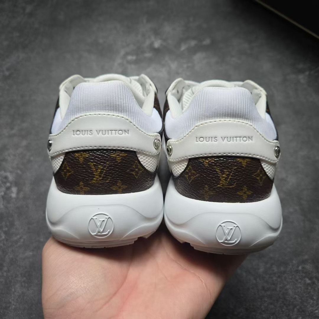 Louis Vuitton Louis Vuitton Lowtop Sneakers 25 Women Size US 8 / IT 38 - 3 Thumbnail