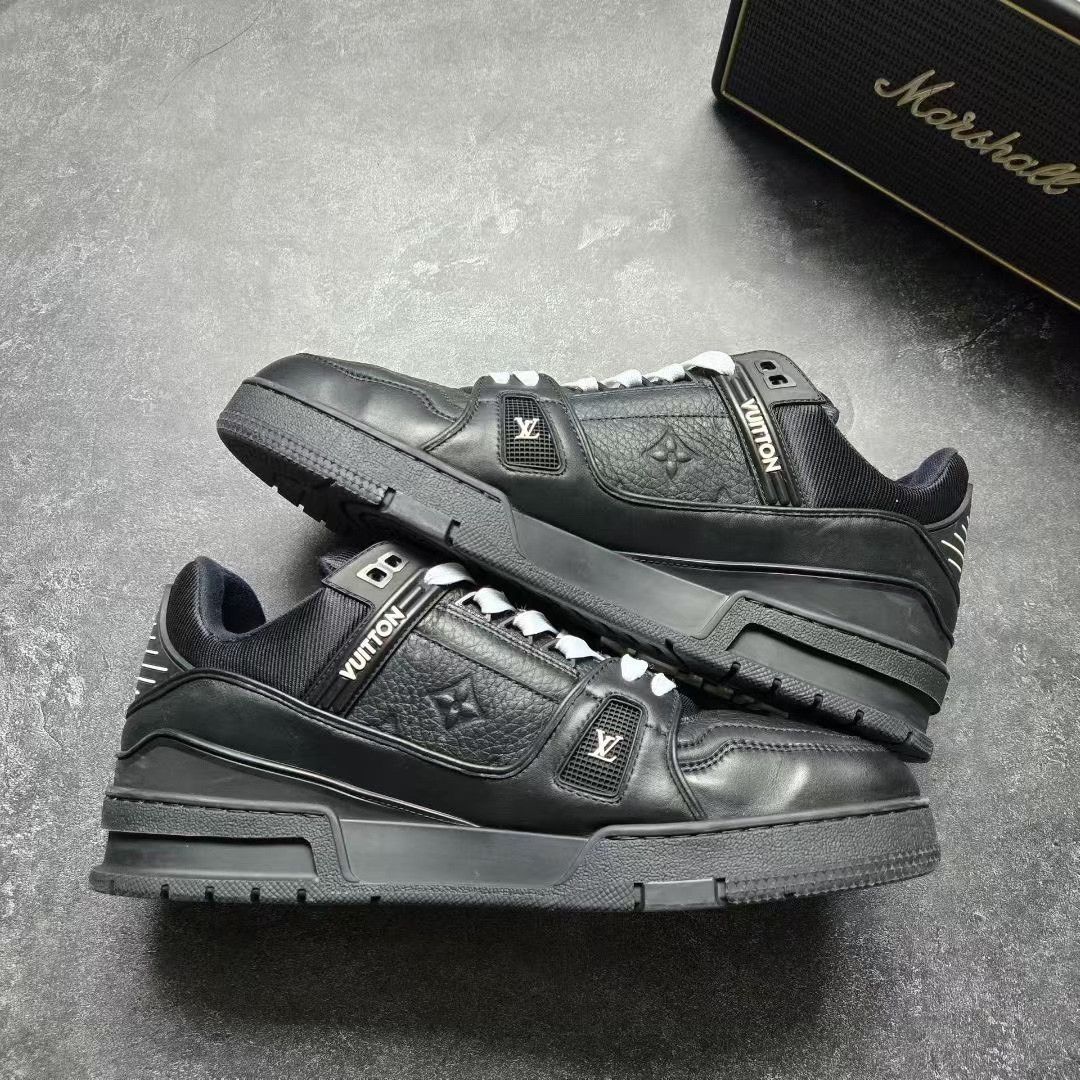 Louis Vuitton Louis Vuitton Training Black Lowtop Sneakers 9 Men Size US 9 / EU 42 - 2 Thumbnail