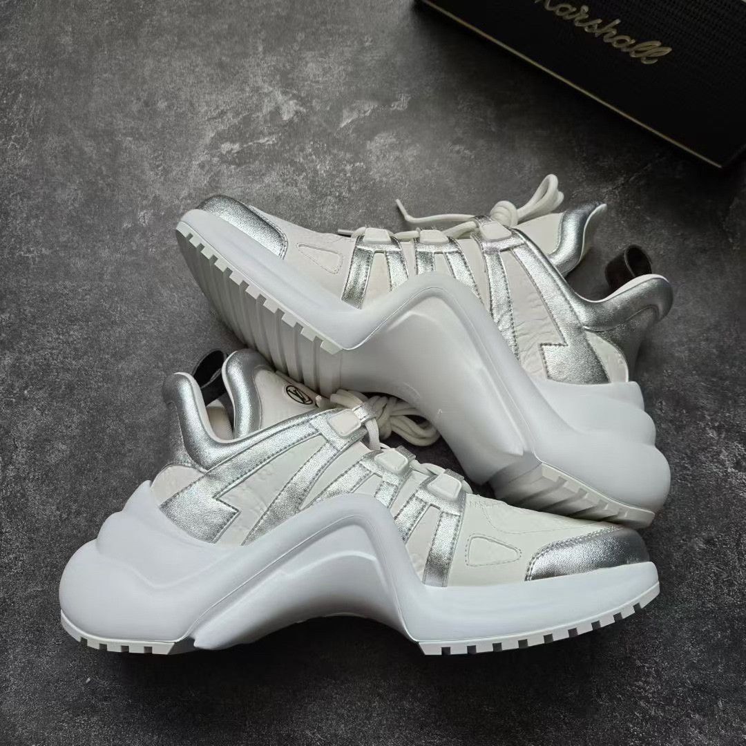 Louis Vuitton Louis Vuitton White Lowtop Sneakers 41 Men Size US 8.5 / EU 41-42 - 2 Thumbnail