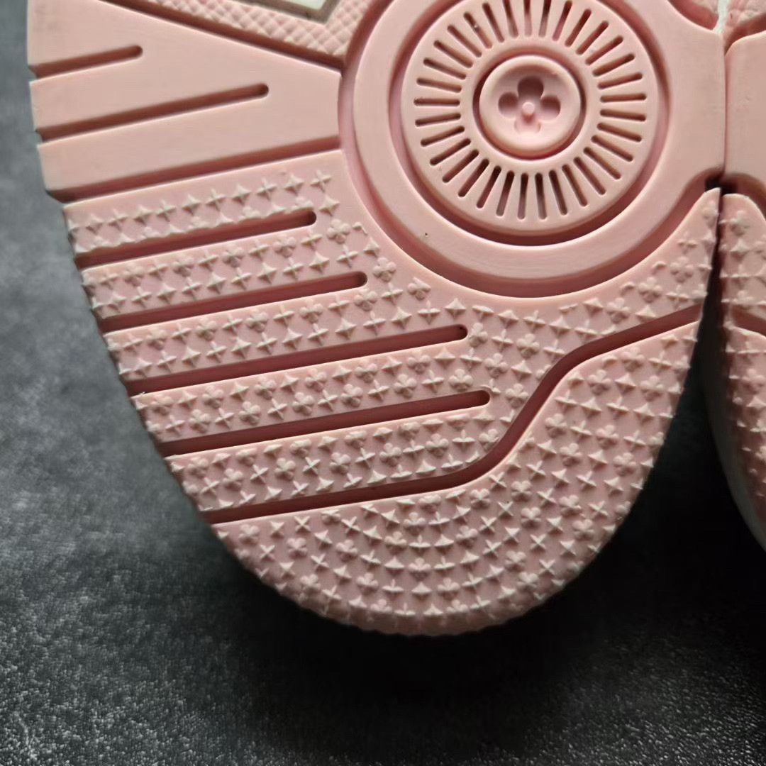 Louis Vuitton Louis Vuitton Training Pink Lowtop Sneakers 25 Women Size US 8 / IT 38 - 8 Thumbnail