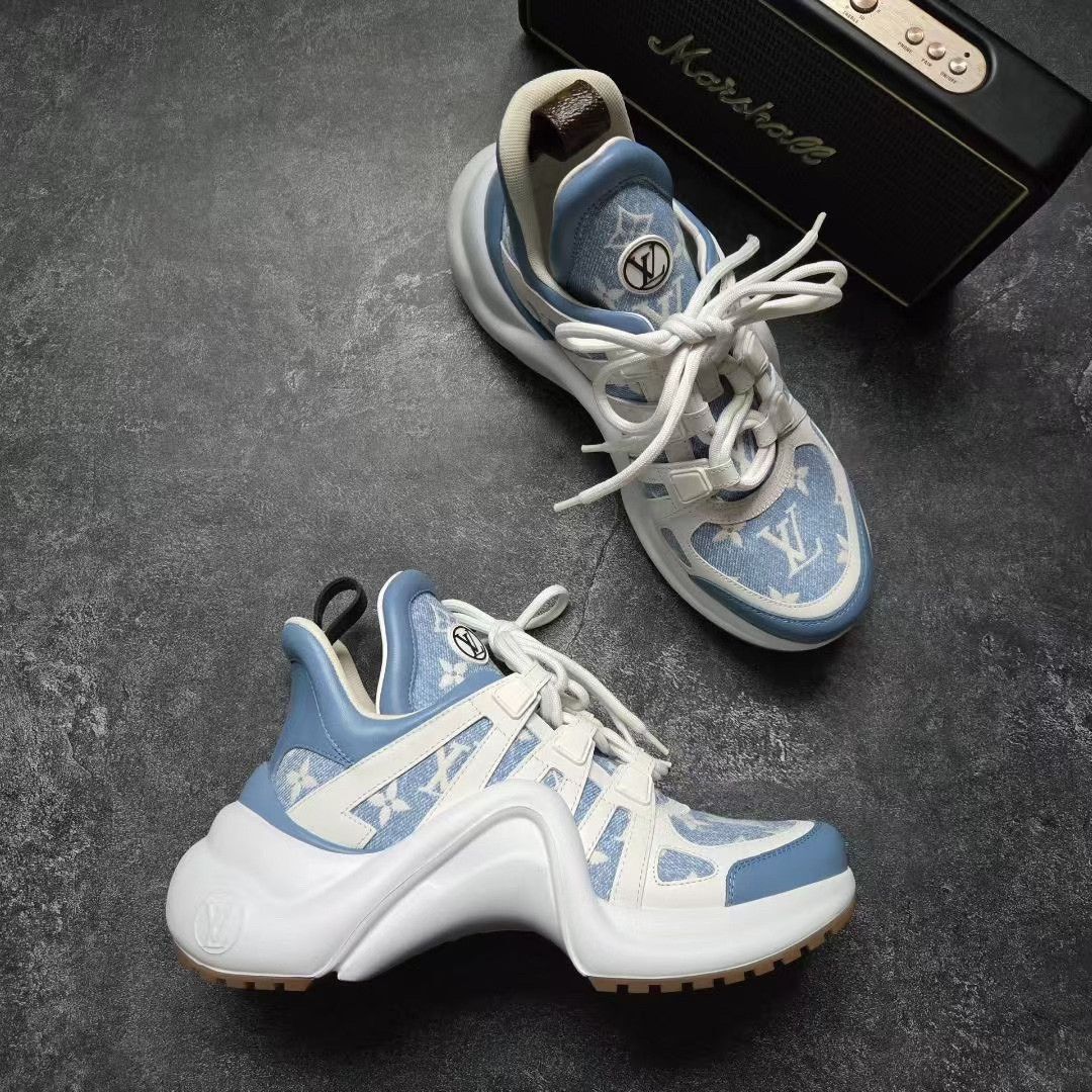 Louis Vuitton Louis Vuitton Blue Lowtop Sneakers 37 Women Size US 6.5 / IT 36.5 - 5 Thumbnail
