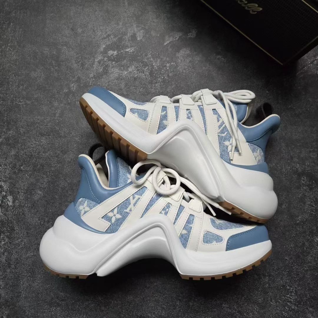 Louis Vuitton Louis Vuitton Blue Lowtop Sneakers 37 Women Size US 6.5 / IT 36.5 - 2 Thumbnail