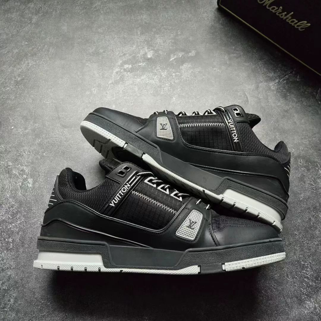 Louis Vuitton Louis Vuitton Training Black Lowtop Sneakers 25 Men Size US 10 / EU 43 - 2 Thumbnail