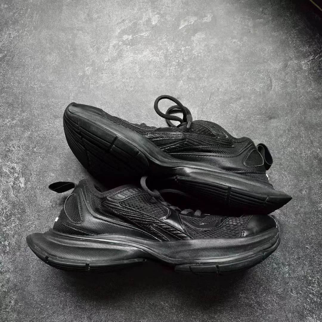 Balenciaga Balenciaga Black Lowtop Sneakers 38 Women Size US 7.5 / IT 37.5 - 2 Thumbnail