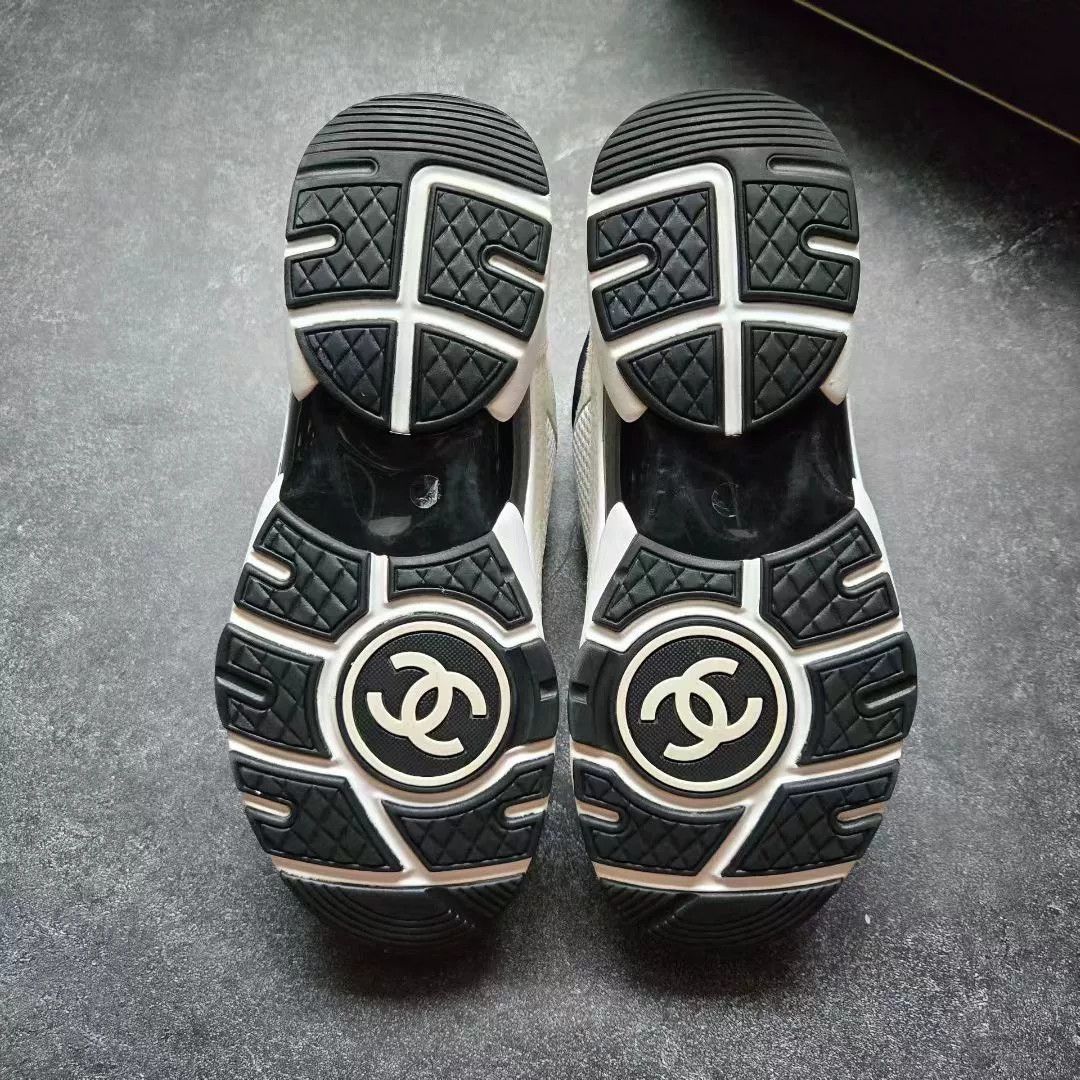 Chanel Chanel Black Lowtop Sneakers 37 Women Size US 6.5 / IT 36.5 - 7 Thumbnail