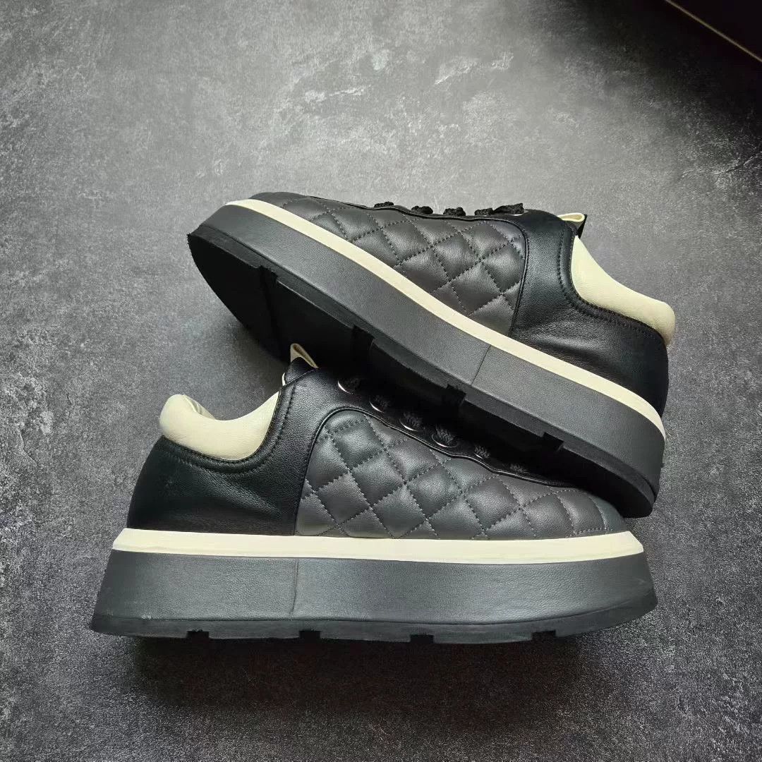 Chanel Chanel Quilted Lowtop Sneakers 37 Women Size US 6.5 / IT 36.5 - 3 Thumbnail