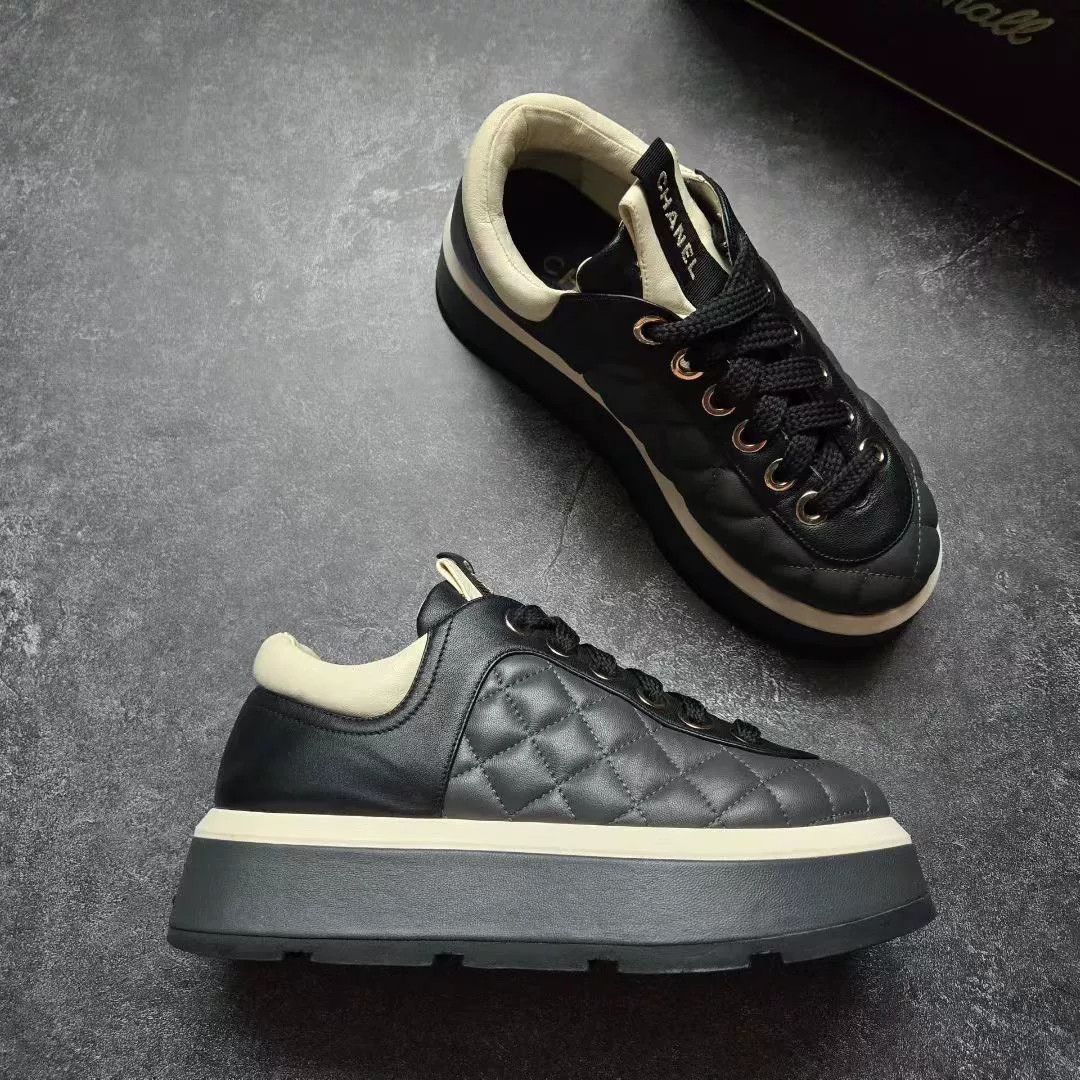 Chanel Chanel Quilted Lowtop Sneakers 37 Women Size US 6.5 / IT 36.5 - 6 Thumbnail