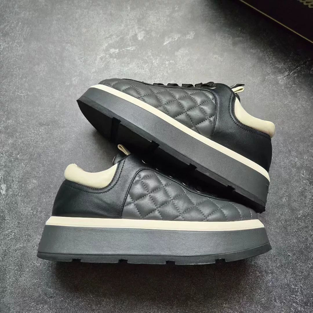 Chanel Chanel Quilted Lowtop Sneakers 37 Women Size US 6.5 / IT 36.5 - 2 Thumbnail