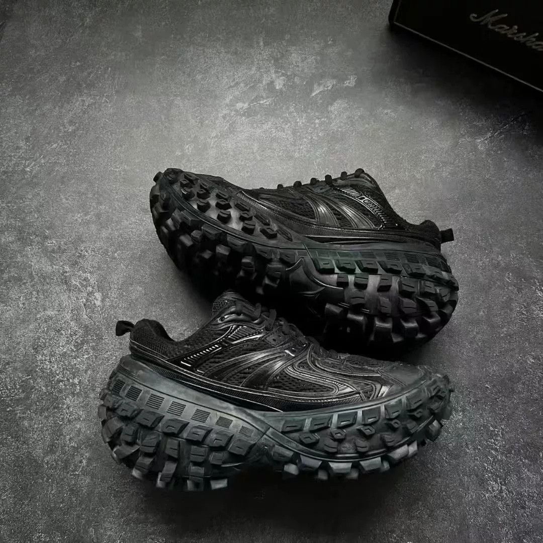 Balenciaga Balenciaga Black Lowtop Sneakers 39 Men Size US 6.5 / EU 39-40 - 2 Thumbnail