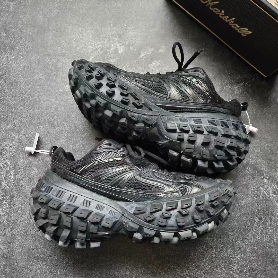 Balenciaga Balenciaga Black Lowtop Sneakers 40 Men Size US 7.5 / EU 40-41 - 2 Thumbnail