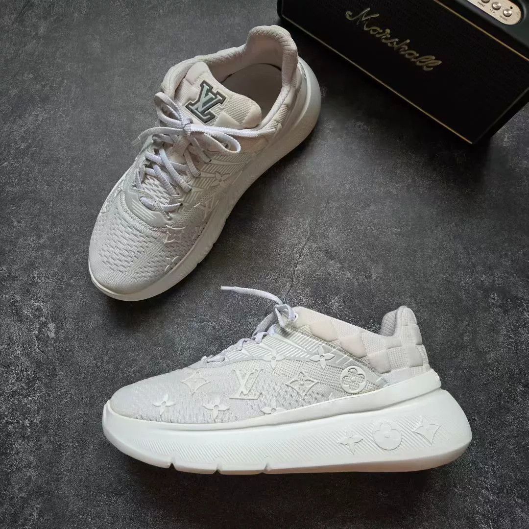 Louis Vuitton Louis Vuitton White Lowtop Sneakers 39 Men Size US 6.5 / EU 39-40 - 4 Thumbnail
