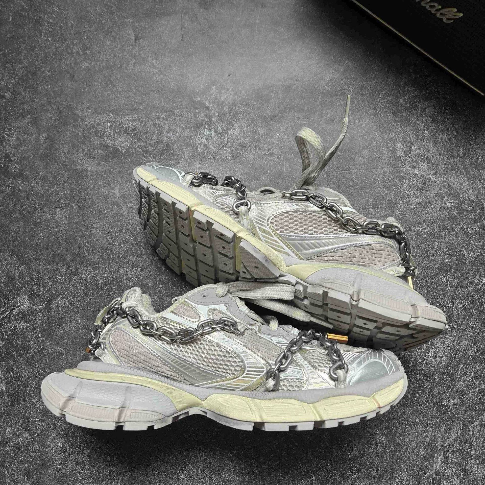 Balenciaga Balenciaga Beige Lowtop Sneakers XXXL Men Size US 10 / EU 43 - 2 Thumbnail