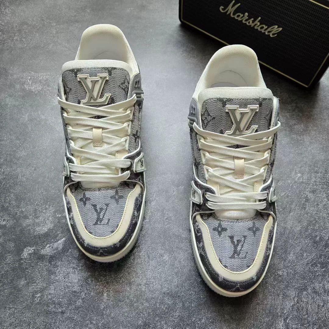 Louis Vuitton Louis Vuitton Training White Lowtop Sneakers 40 Women Size US 9 / IT 39 - 3 Thumbnail