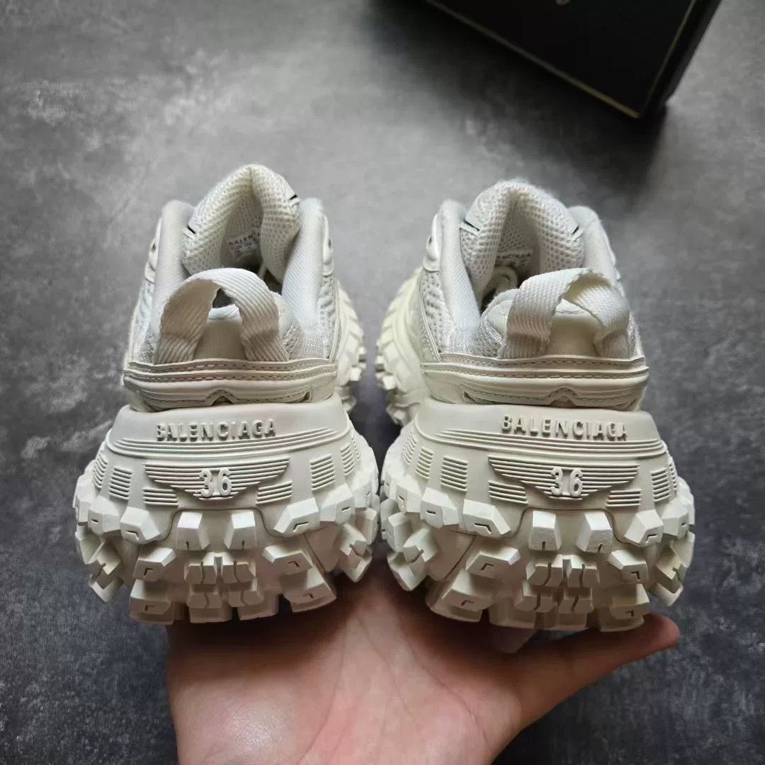 Balenciaga Balenciaga White Lowtop Sneakers 36 Women Size US 6 / IT 36 - 6 Thumbnail