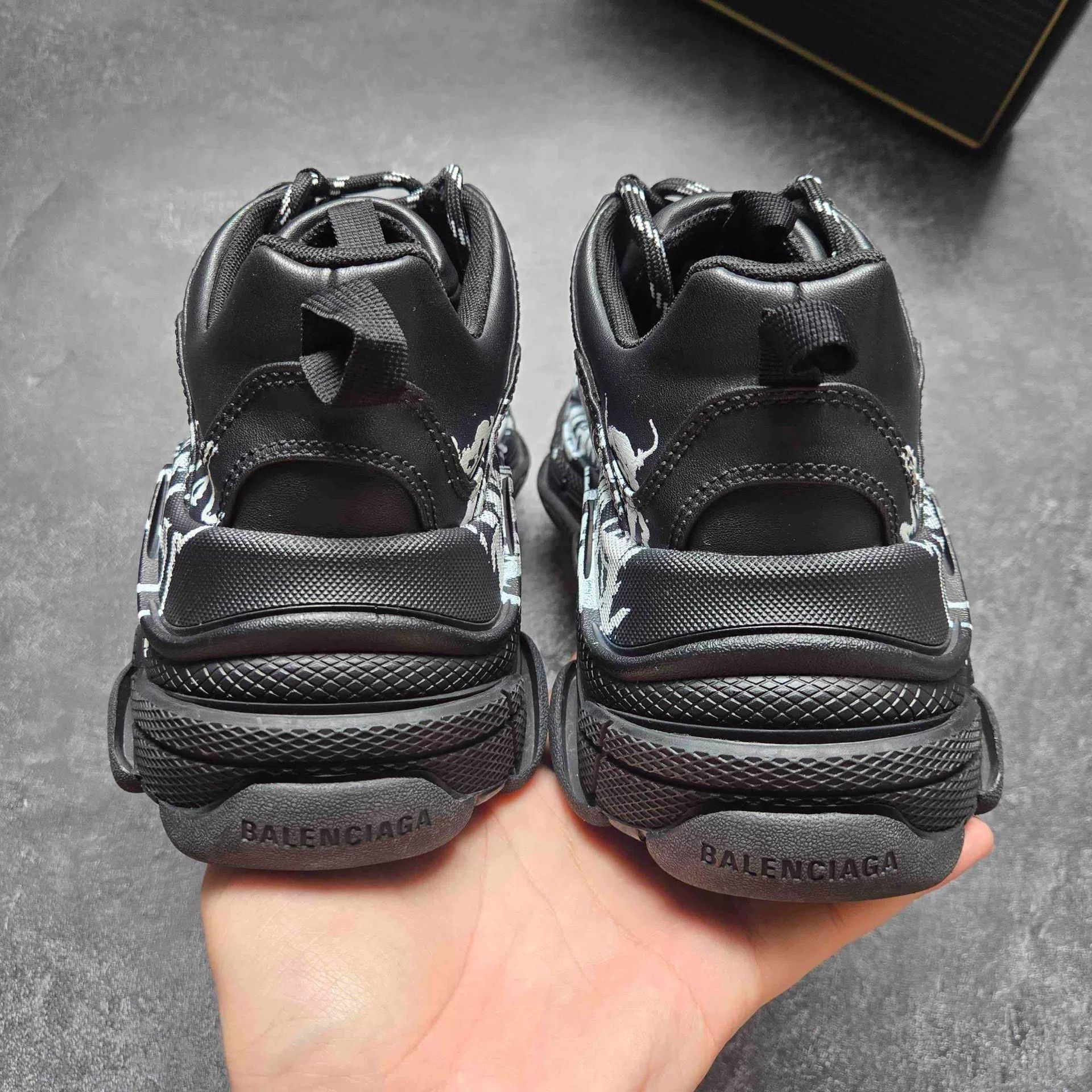 Balenciaga Balenciaga Graphic Black Lowtop Sneakers S Men Size US 10 / EU 43 - 6 Thumbnail