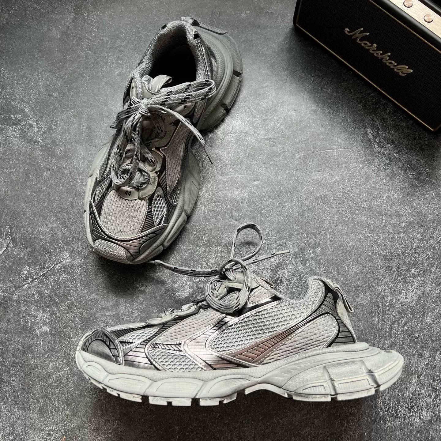 Balenciaga Balenciaga Silver Lowtop Sneakers XXXL Men Size US 10 / EU 43 - 4 Thumbnail