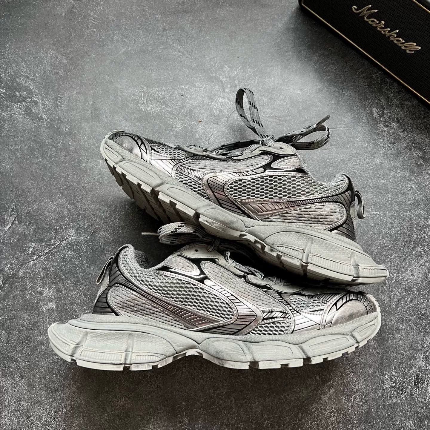 Balenciaga Balenciaga Silver Lowtop Sneakers XXXL Men Size US 10 / EU 43 - 2 Thumbnail