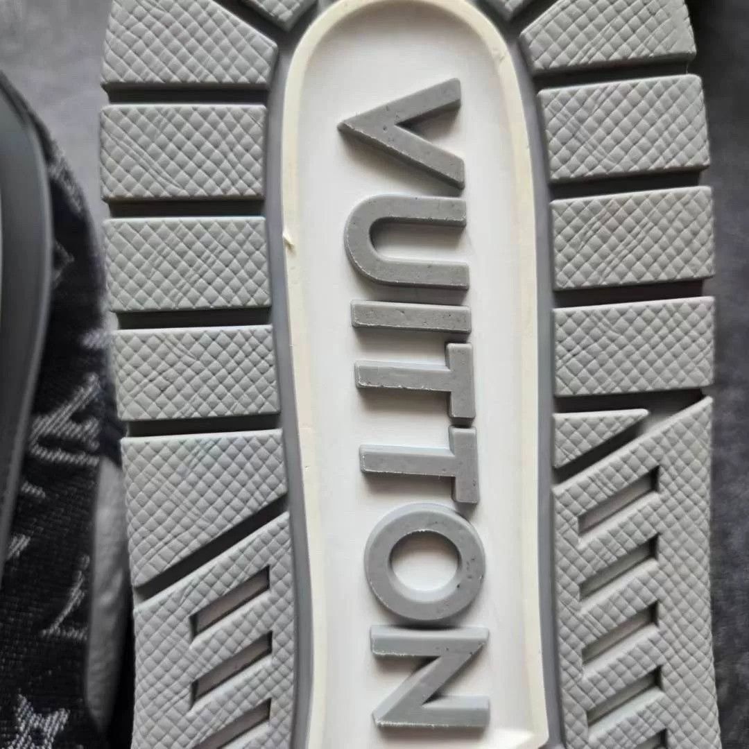Louis Vuitton Louis Vuitton Training White Lowtop Sneakers 41 Men Size US 8.5 / EU 41-42 - 8 Thumbnail