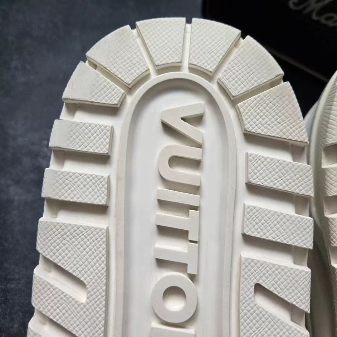 Louis Vuitton Louis Vuitton Training White Lowtop Sneakers 9.5 Men Size US 9.5 / EU 42-43 - 8 Thumbnail