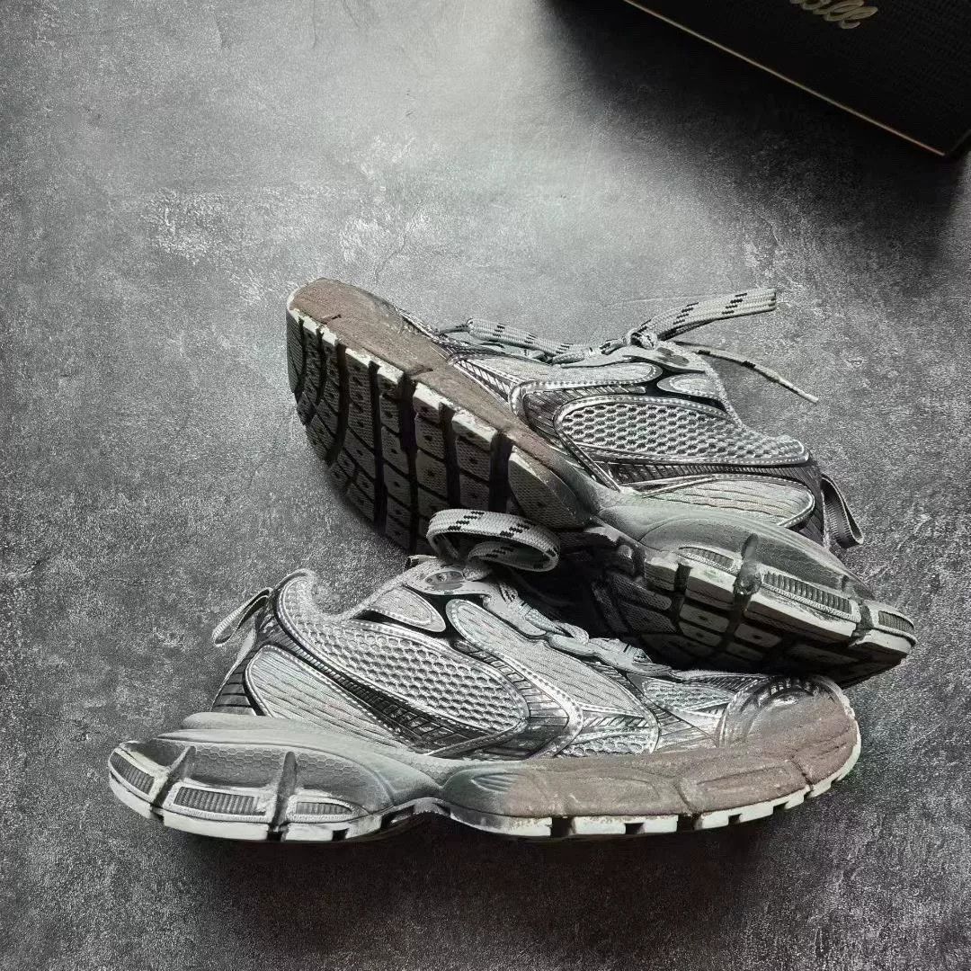Balenciaga Balenciaga Silver Lowtop Sneakers XXXL Men Size US 10 / EU 43 - 2 Thumbnail