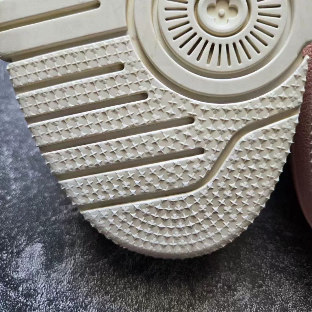 Louis Vuitton Louis Vuitton Training Pink Lowtop Sneakers 38 Women Size US 7.5 / IT 37.5 - 8 Thumbnail