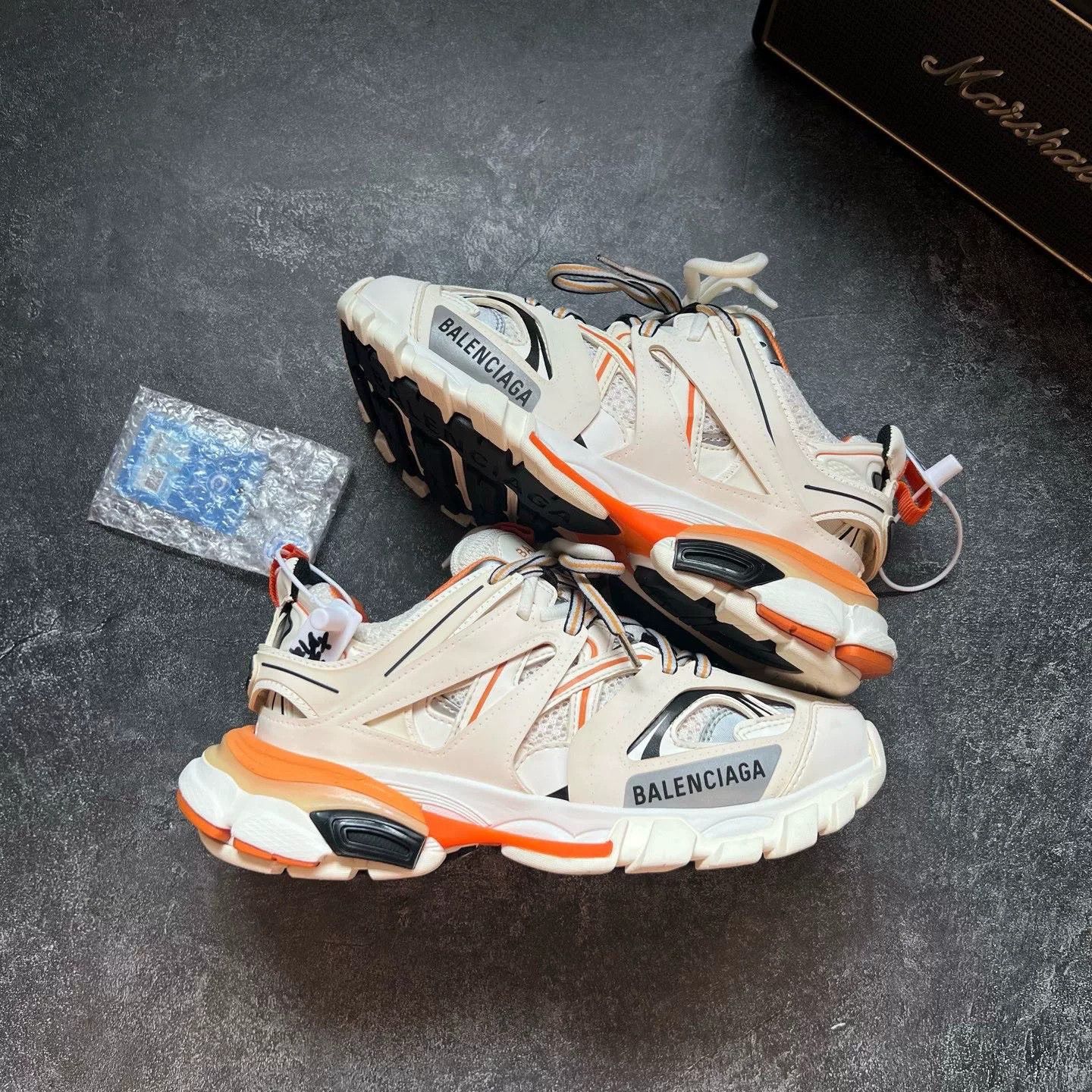 Balenciaga Balenciaga White Lowtop Sneakers 35 Women Size US 5 / IT 35 - 2 Thumbnail