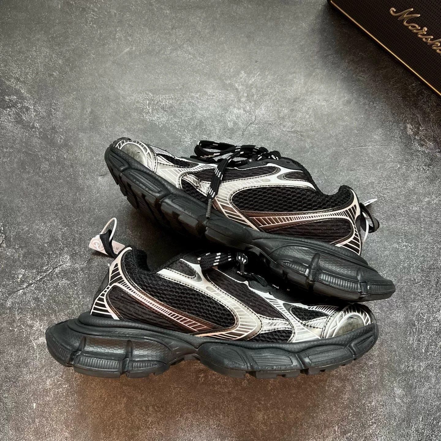 Balenciaga Balenciaga Silver Lowtop Sneakers XXXL Men Size US 10 / EU 43 - 2 Thumbnail