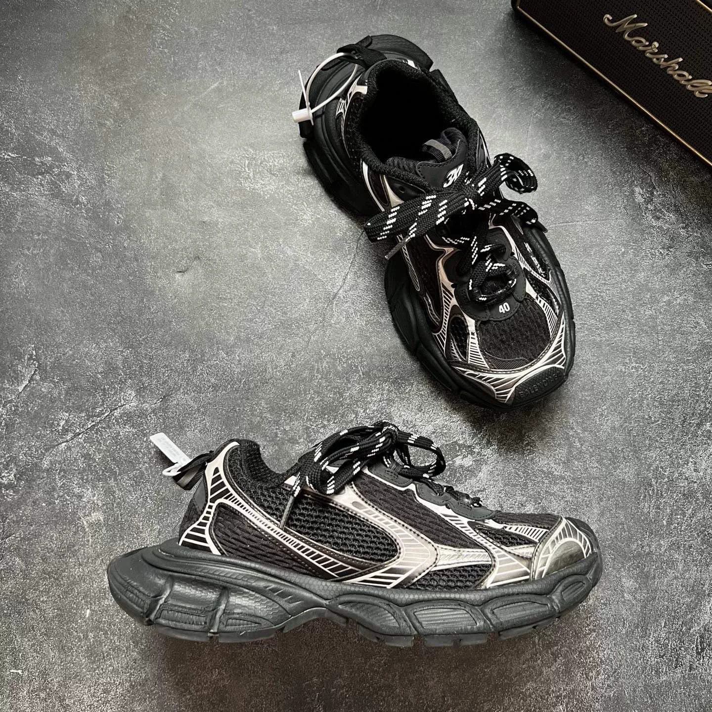 Balenciaga Balenciaga Silver Lowtop Sneakers XXXL Men Size US 10 / EU 43 - 5 Thumbnail