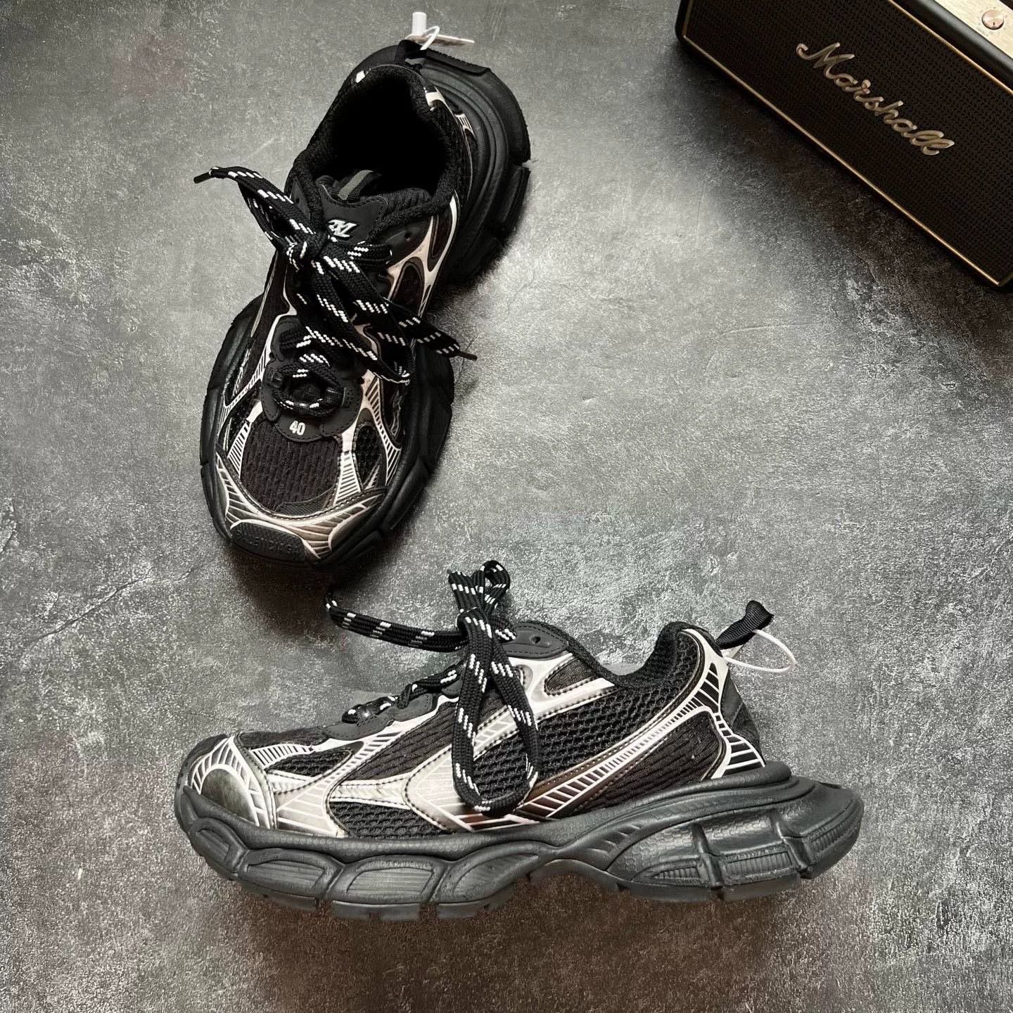 Balenciaga Balenciaga Silver Lowtop Sneakers XXXL Men Size US 10 / EU 43 - 4 Thumbnail