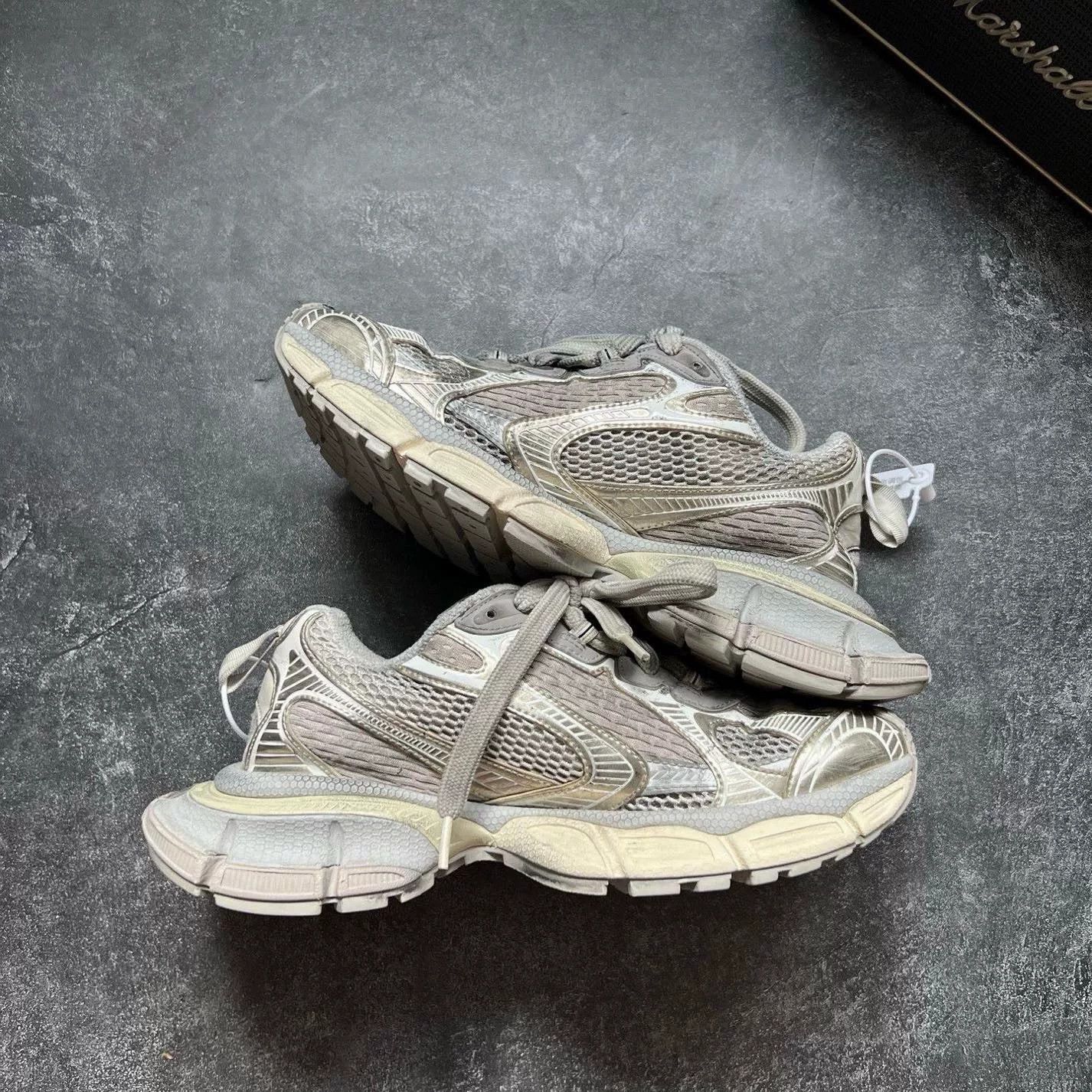 Balenciaga Balenciaga Beige Lowtop Sneakers XXXL Men Size US 10 / EU 43 - 2 Thumbnail