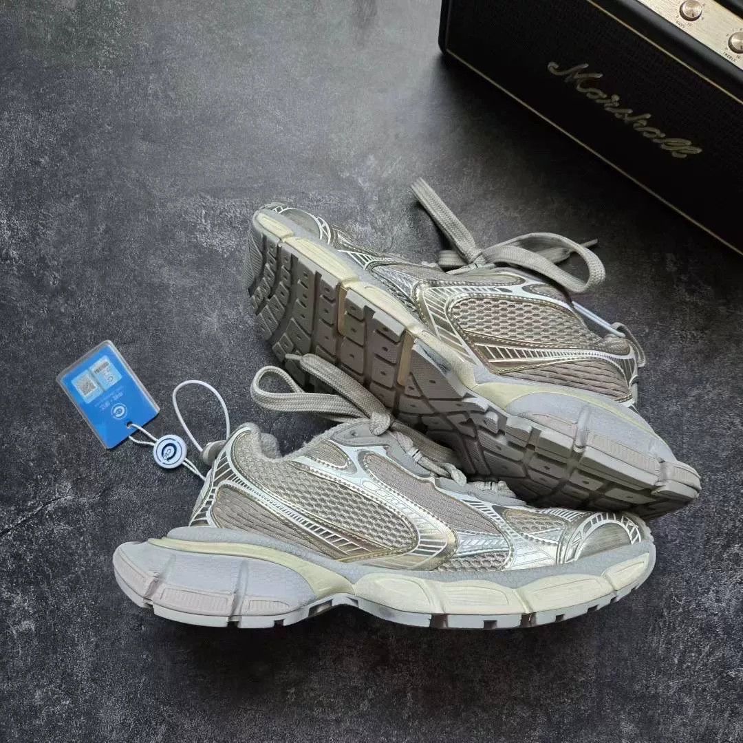 Balenciaga Balenciaga Beige Lowtop Sneakers XXXL Women Size US 8 / IT 38 - 2 Thumbnail