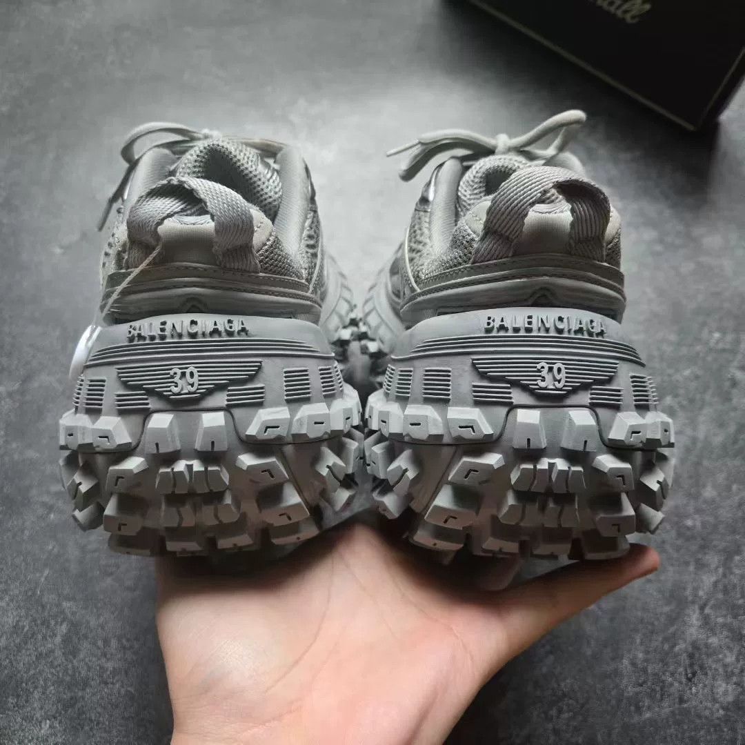 Balenciaga Balenciaga Gray Lowtop Sneakers 39 Women Size US 8.5 / IT 38.5 - 6 Thumbnail