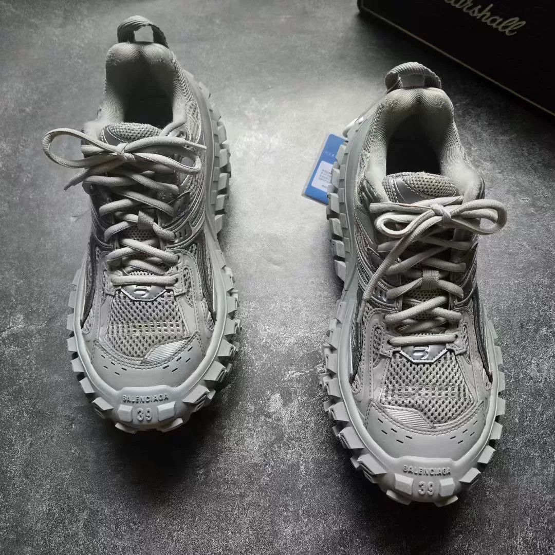 Balenciaga Balenciaga Gray Lowtop Sneakers 39 Women Size US 8.5 / IT 38.5 - 3 Thumbnail